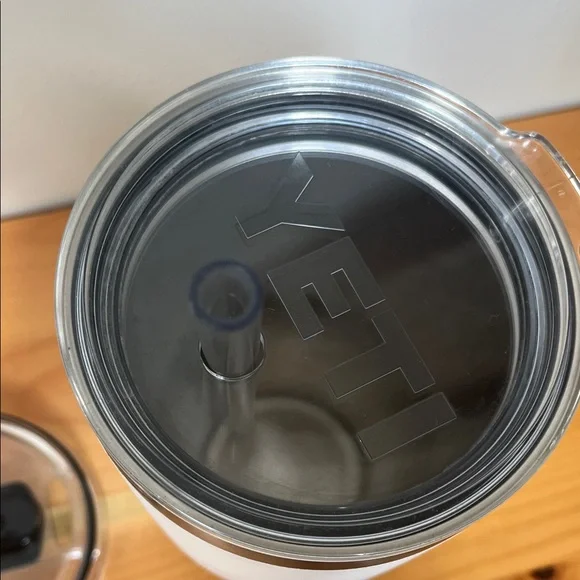 YETI Classic White Travel Mug with Clear Lid - Picture 6 of 8